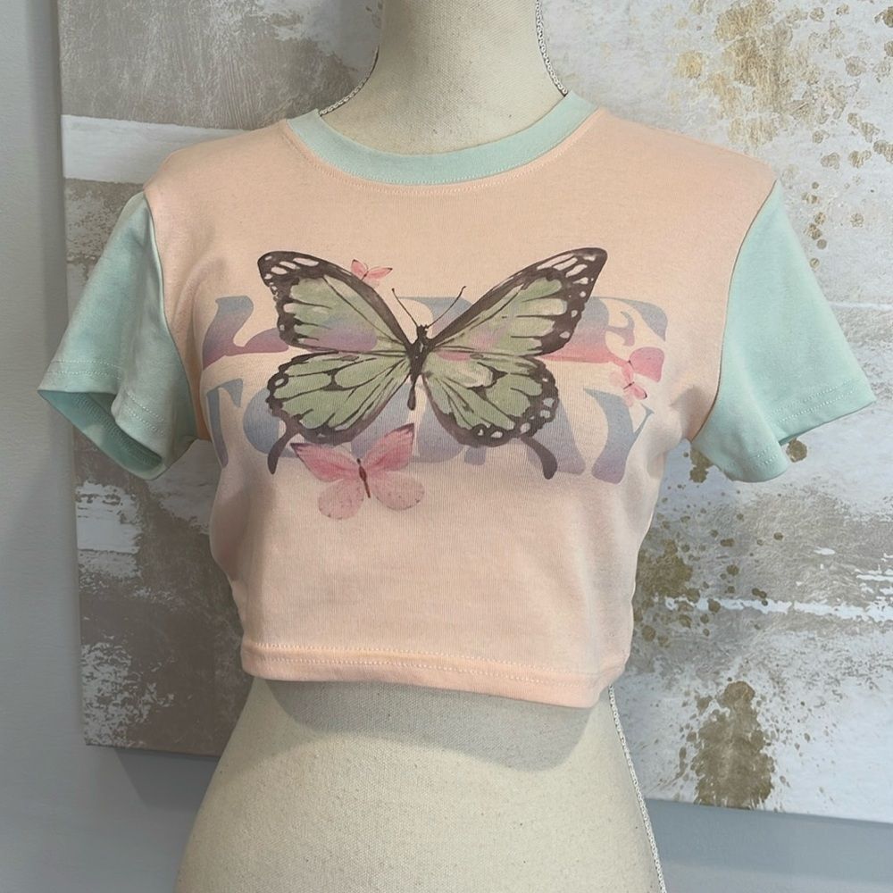 Edikted Cropped Butterfly baby Tee Size Medium